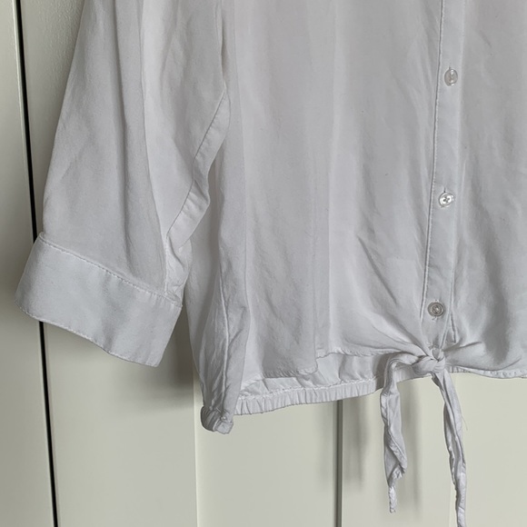 Chico’s White Button Down Front Tie 3/4 Sleeve Blouse - Picture 4 of 14